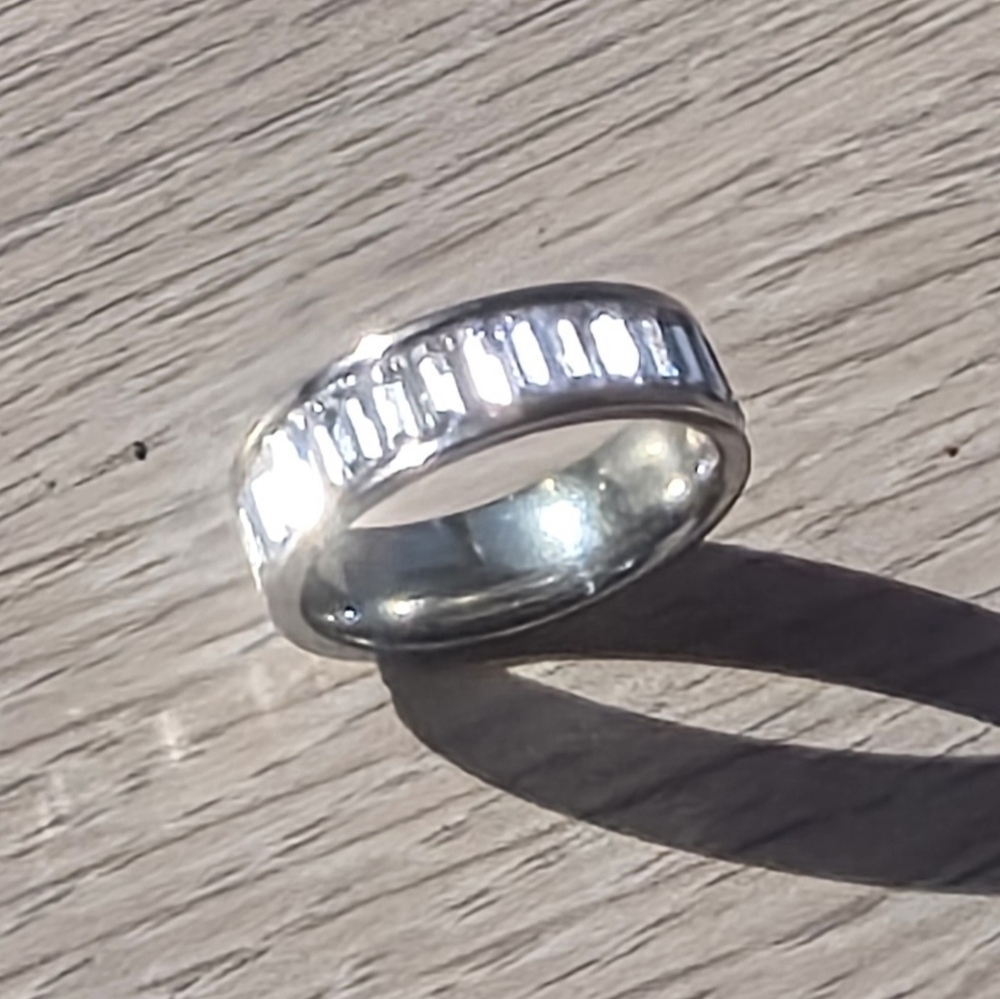 New Women's Stainless Steel With Cubiz Zirconia Ring Size 7 - Picture 2 of 6